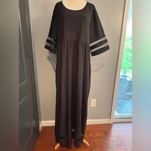 Chic Black Maxi Dress with Sheer Striped Sleeves – Perfect for Any Occasion!